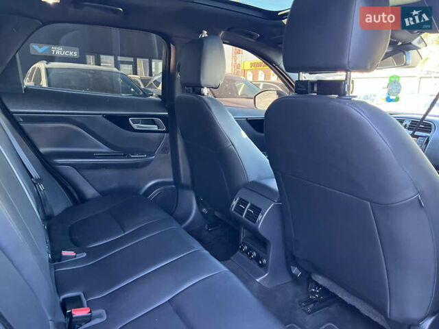 Синий Ягуар Ф-Пейс, объемом двигателя 2 л и пробегом 88 тыс. км за 17800 $, фото 25 на Automoto.ua