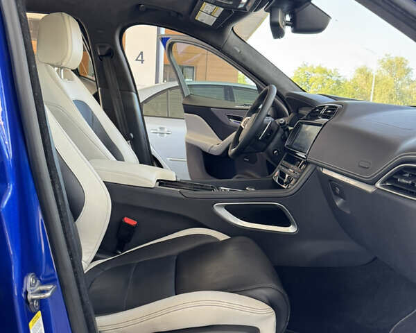 Синій Ягуар Ф-Пейс, об'ємом двигуна 3 л та пробігом 69 тис. км за 29000 $, фото 35 на Automoto.ua