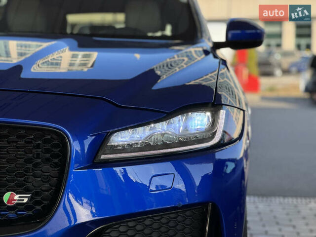 Синій Ягуар Ф-Пейс, об'ємом двигуна 3 л та пробігом 69 тис. км за 29000 $, фото 3 на Automoto.ua