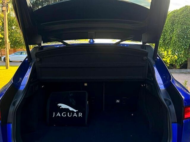 Синій Ягуар Ф-Пейс, об'ємом двигуна 3 л та пробігом 182 тис. км за 30000 $, фото 5 на Automoto.ua