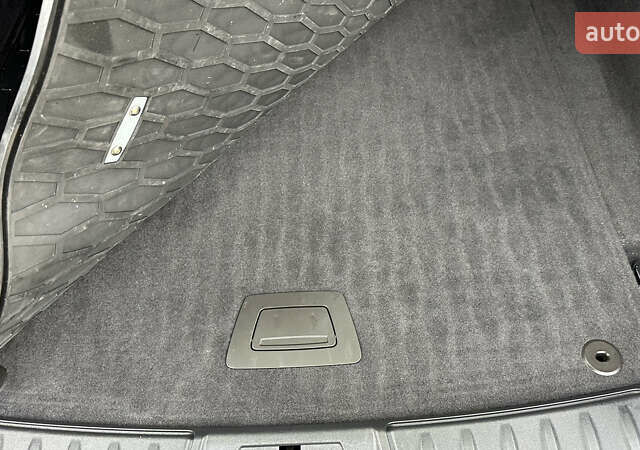 Ягуар Ф-Пейс 2018 у Дубно на Automoto.ua Синій Ягуар Ф-Пейс, об'ємом двигуна 2 л та пробігом 140 тис. км за 16999 $, фото 16 на Automoto.ua