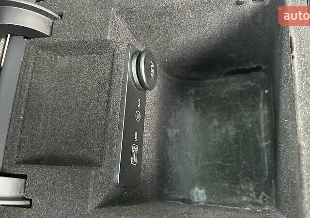 Ягуар Ф-Пейс 2018 у Дубно на Automoto.ua Синій Ягуар Ф-Пейс, об'ємом двигуна 2 л та пробігом 140 тис. км за 16999 $, фото 31 на Automoto.ua