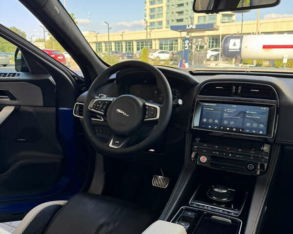 Синій Ягуар Ф-Пейс, об'ємом двигуна 3 л та пробігом 69 тис. км за 29000 $, фото 32 на Automoto.ua