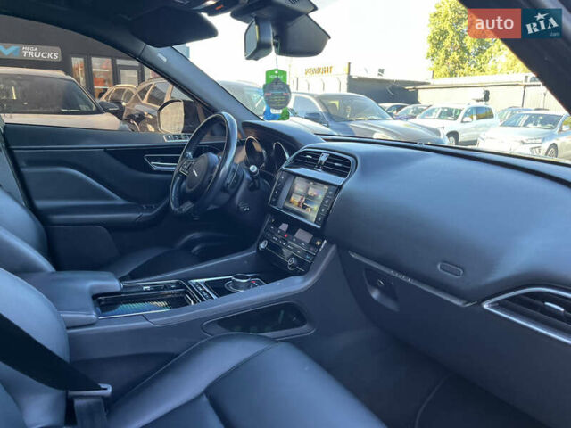 Синий Ягуар Ф-Пейс, объемом двигателя 2 л и пробегом 88 тыс. км за 17800 $, фото 27 на Automoto.ua