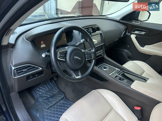 Синий Ягуар Ф-Пейс, объемом двигателя 2 л и пробегом 55 тыс. км за 26500 $, фото 6 на Automoto.ua