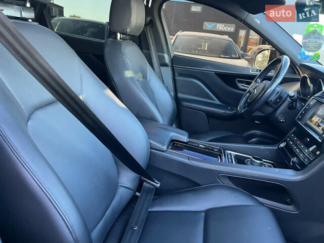 Синий Ягуар Ф-Пейс, объемом двигателя 2 л и пробегом 88 тыс. км за 17800 $, фото 28 на Automoto.ua