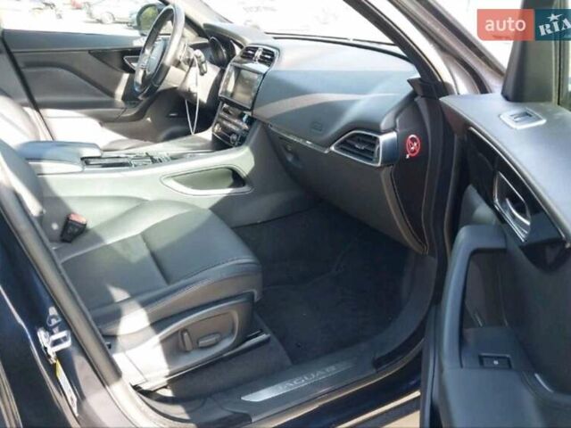 Синий Ягуар Ф-Пейс, объемом двигателя 2 л и пробегом 136 тыс. км за 25400 $, фото 17 на Automoto.ua