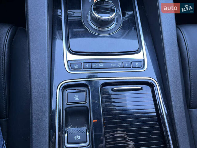 Синий Ягуар Ф-Пейс, объемом двигателя 2 л и пробегом 88 тыс. км за 17800 $, фото 32 на Automoto.ua