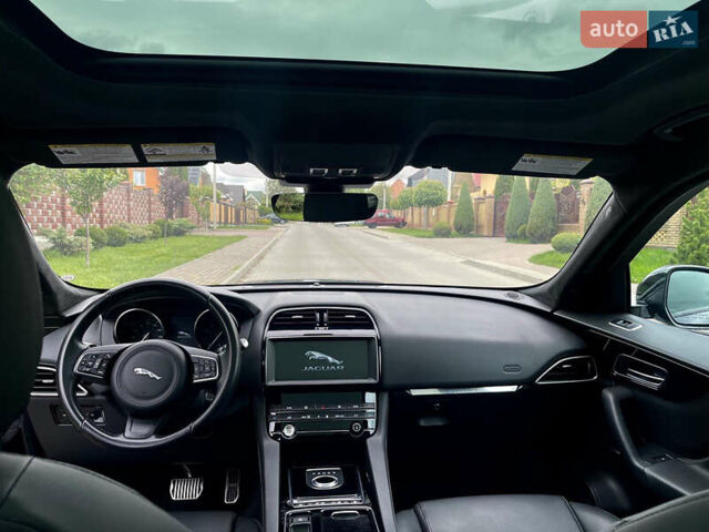 Синий Ягуар Ф-Пейс, объемом двигателя 2 л и пробегом 78 тыс. км за 20999 $, фото 18 на Automoto.ua
