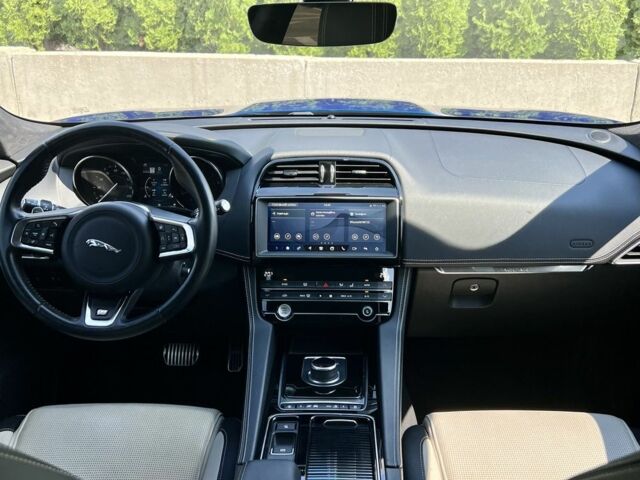 Ягуар Ф-Пейс 2019 у Рівному на Automoto.ua Синій Ягуар Ф-Пейс, об'ємом двигуна 2 л та пробігом 100 тис. км за 23999 $, фото 5 на Automoto.ua