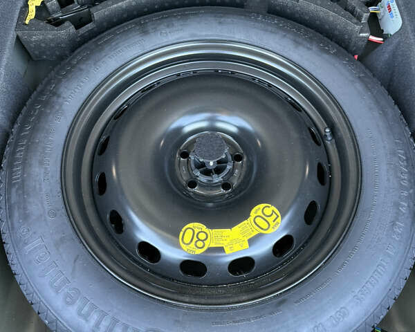 Синій Ягуар Ф-Пейс, об'ємом двигуна 2 л та пробігом 96 тис. км за 32000 $, фото 14 на Automoto.ua