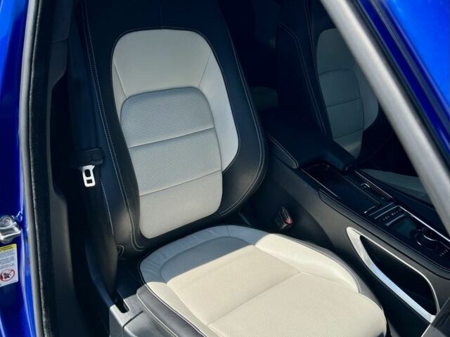 Ягуар Ф-Пейс 2019 у Рівному на Automoto.ua Синій Ягуар Ф-Пейс, об'ємом двигуна 2 л та пробігом 100 тис. км за 23999 $, фото 6 на Automoto.ua