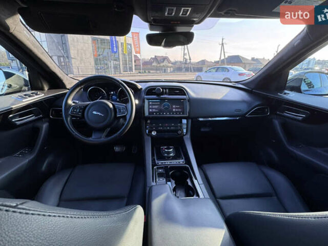 Синий Ягуар Ф-Пейс, объемом двигателя 2 л и пробегом 22 тыс. км за 15800 $, фото 3 на Automoto.ua