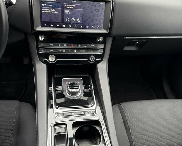 Ягуар Ф-Пейс 2020 у Києві на Automoto.ua Синій Ягуар Ф-Пейс, об'ємом двигуна 2 л та пробігом 45 тис. км за 35300 $, фото 1 на Automoto.ua