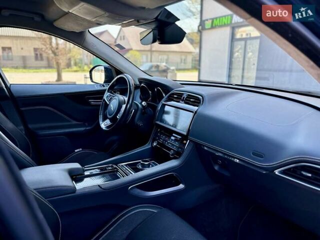 Синий Ягуар Ф-Пейс, объемом двигателя 2 л и пробегом 175 тыс. км за 32500 $, фото 15 на Automoto.ua