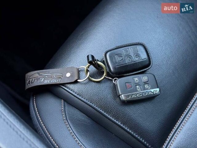 Синій Ягуар Ф-Пейс, об'ємом двигуна 2 л та пробігом 82 тис. км за 29900 $, фото 28 на Automoto.ua
