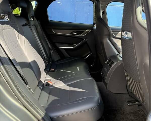 Синій Ягуар Ф-Пейс, об'ємом двигуна 5 л та пробігом 45 тис. км за 75500 $, фото 44 на Automoto.ua