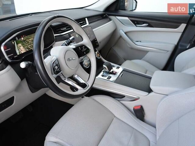 Синий Ягуар Ф-Пейс, объемом двигателя 2 л и пробегом 93 тыс. км за 38000 $, фото 4 на Automoto.ua