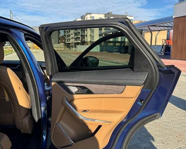 Синий Ягуар Ф-Пейс, объемом двигателя 2 л и пробегом 60 тыс. км за 32000 $, фото 26 на Automoto.ua