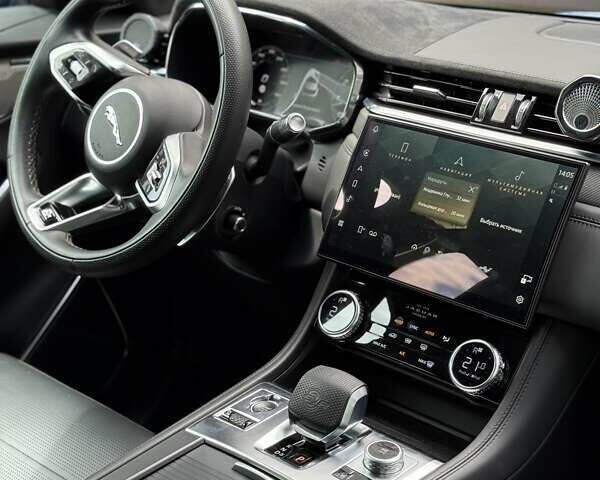 Синій Ягуар Ф-Пейс, об'ємом двигуна 5 л та пробігом 45 тис. км за 75500 $, фото 30 на Automoto.ua
