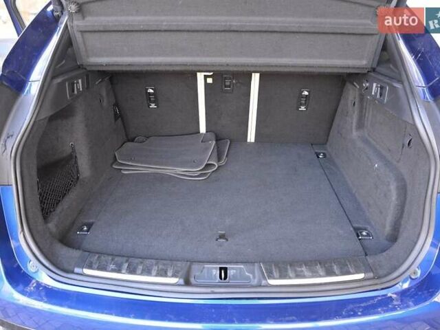 Синий Ягуар Ф-Пейс, объемом двигателя 2 л и пробегом 93 тыс. км за 38000 $, фото 8 на Automoto.ua