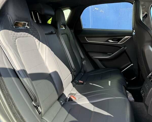 Синій Ягуар Ф-Пейс, об'ємом двигуна 5 л та пробігом 45 тис. км за 75500 $, фото 43 на Automoto.ua