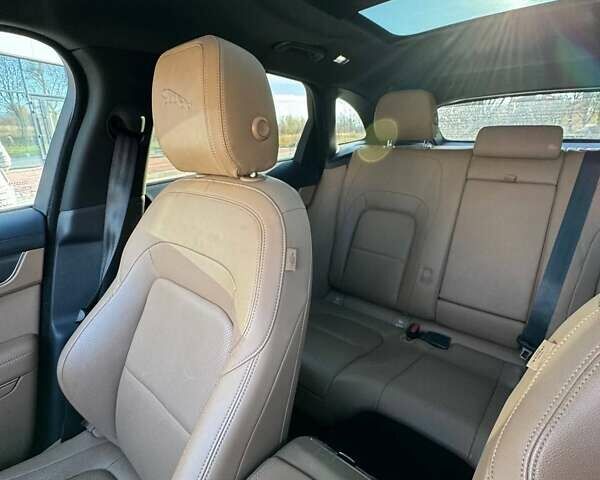 Синий Ягуар Ф-Пейс, объемом двигателя 2 л и пробегом 60 тыс. км за 32000 $, фото 17 на Automoto.ua