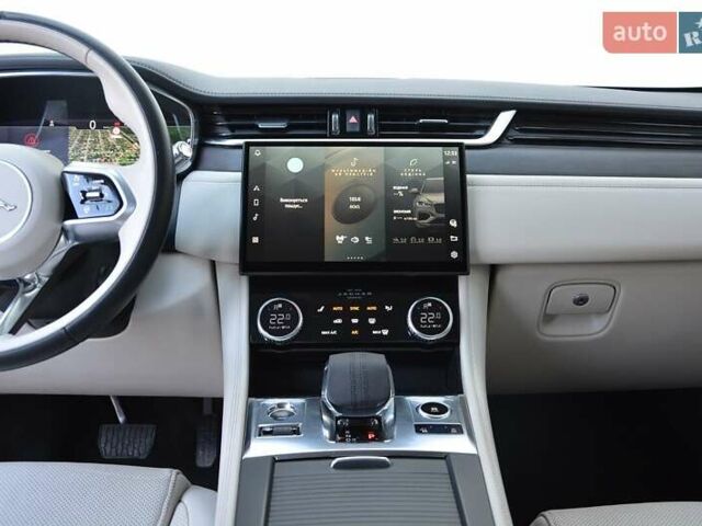 Синий Ягуар Ф-Пейс, объемом двигателя 2 л и пробегом 93 тыс. км за 38000 $, фото 6 на Automoto.ua