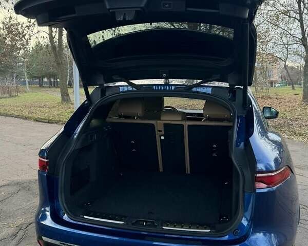 Синій Ягуар Ф-Пейс, об'ємом двигуна 2 л та пробігом 61 тис. км за 32000 $, фото 9 на Automoto.ua