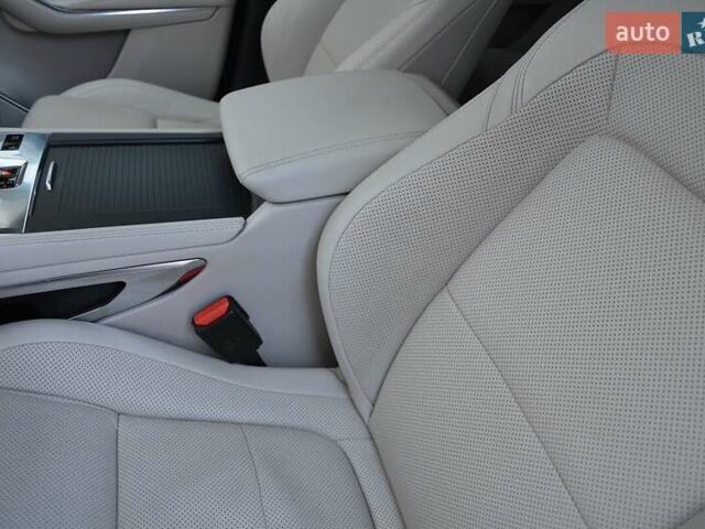 Синий Ягуар Ф-Пейс, объемом двигателя 2 л и пробегом 93 тыс. км за 38000 $, фото 7 на Automoto.ua