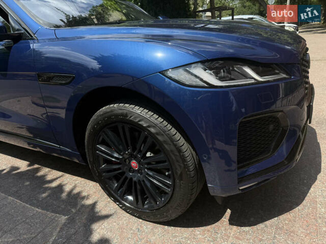 Синій Ягуар Ф-Пейс, об'ємом двигуна 3 л та пробігом 42 тис. км за 58800 $, фото 3 на Automoto.ua