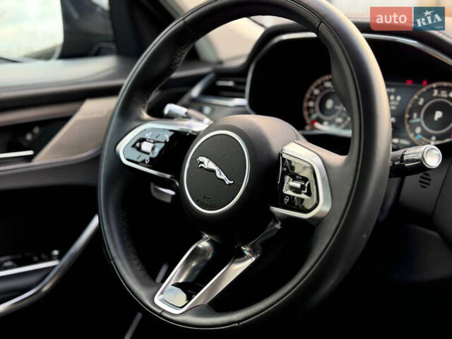 Синий Ягуар Ф-Пейс, объемом двигателя 2 л и пробегом 5 тыс. км за 43000 $, фото 5 на Automoto.ua