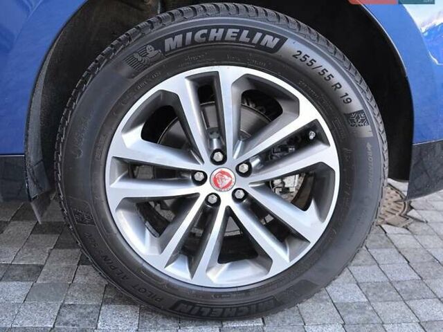 Синий Ягуар Ф-Пейс, объемом двигателя 2 л и пробегом 93 тыс. км за 38000 $, фото 9 на Automoto.ua