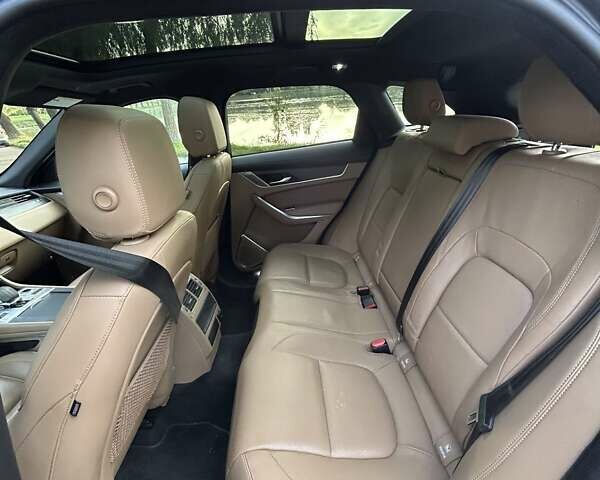 Синій Ягуар Ф-Пейс, об'ємом двигуна 2 л та пробігом 60 тис. км за 32000 $, фото 16 на Automoto.ua