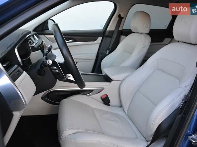 Синий Ягуар Ф-Пейс, объемом двигателя 2 л и пробегом 93 тыс. км за 38000 $, фото 3 на Automoto.ua