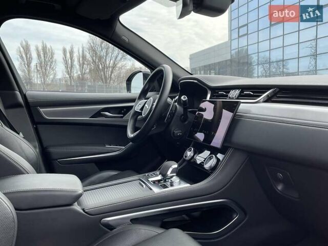 Синий Ягуар Ф-Пейс, объемом двигателя 2 л и пробегом 48 тыс. км за 44500 $, фото 19 на Automoto.ua