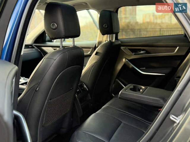 Синий Ягуар Ф-Пейс, объемом двигателя 2 л и пробегом 5 тыс. км за 43000 $, фото 6 на Automoto.ua