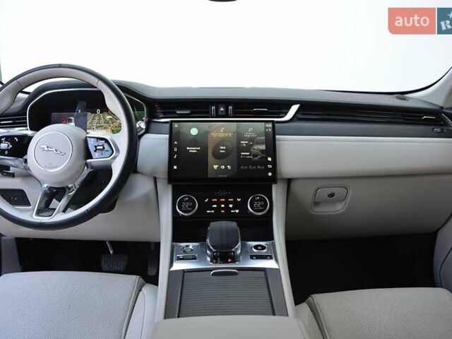 Синий Ягуар Ф-Пейс, объемом двигателя 2 л и пробегом 93 тыс. км за 38000 $, фото 5 на Automoto.ua