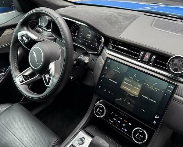 Синій Ягуар Ф-Пейс, об'ємом двигуна 5 л та пробігом 45 тис. км за 75500 $, фото 33 на Automoto.ua