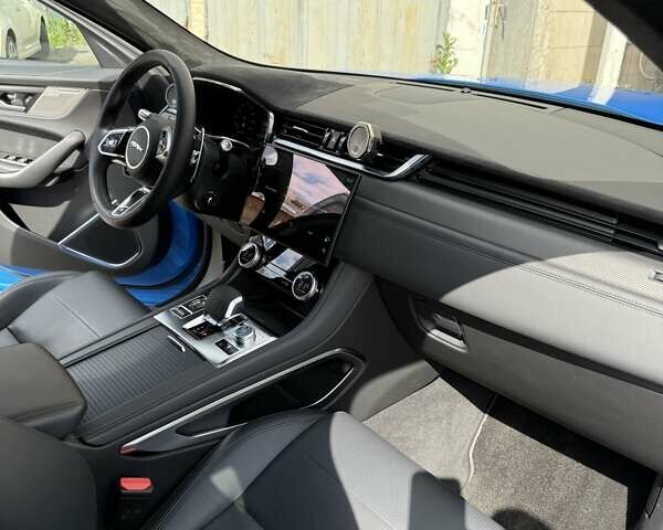 Синій Ягуар Ф-Пейс, об'ємом двигуна 5 л та пробігом 45 тис. км за 75500 $, фото 34 на Automoto.ua