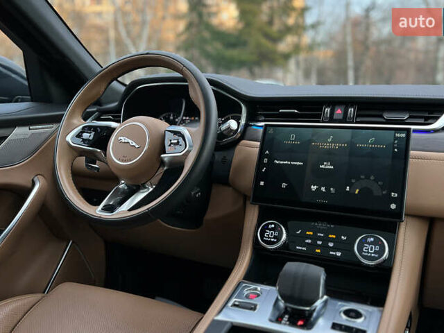 Синий Ягуар Ф-Пейс, объемом двигателя 2 л и пробегом 5 тыс. км за 48999 $, фото 22 на Automoto.ua