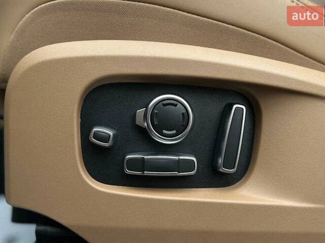 Синий Ягуар Ф-Пейс, объемом двигателя 2 л и пробегом 5 тыс. км за 48999 $, фото 18 на Automoto.ua