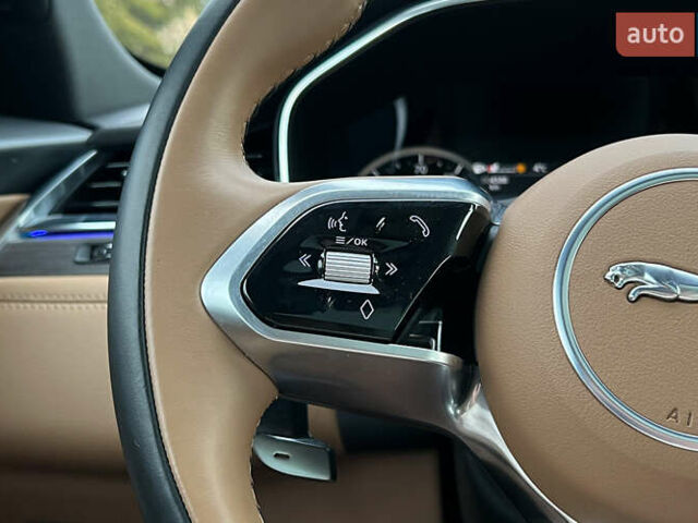 Синий Ягуар Ф-Пейс, объемом двигателя 2 л и пробегом 5 тыс. км за 48999 $, фото 10 на Automoto.ua