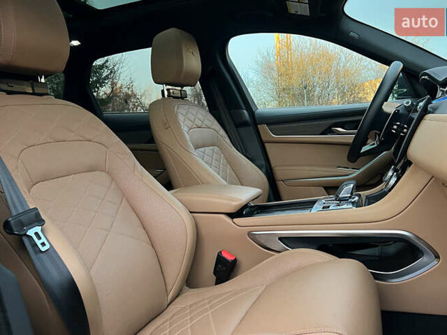 Синий Ягуар Ф-Пейс, объемом двигателя 2 л и пробегом 5 тыс. км за 48999 $, фото 21 на Automoto.ua