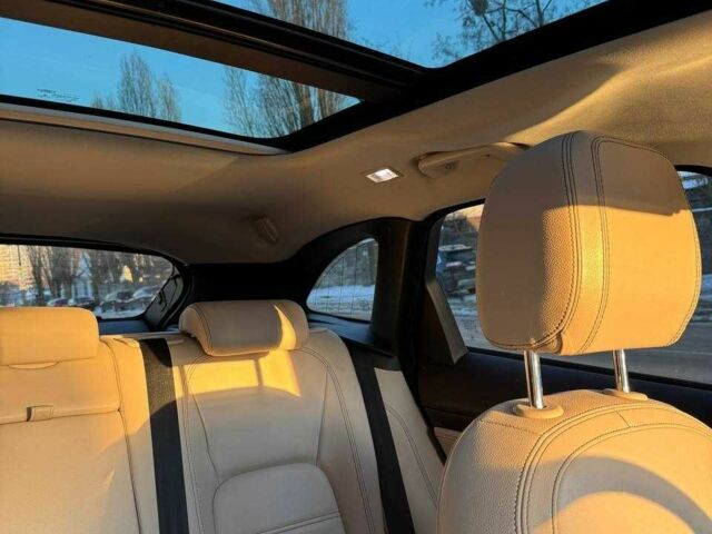 Зелений Ягуар Ф-Пейс, об'ємом двигуна 2 л та пробігом 147 тис. км за 25500 $, фото 4 на Automoto.ua