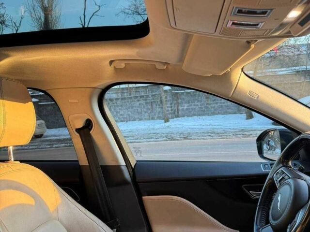 Зелений Ягуар Ф-Пейс, об'ємом двигуна 2 л та пробігом 147 тис. км за 25500 $, фото 5 на Automoto.ua