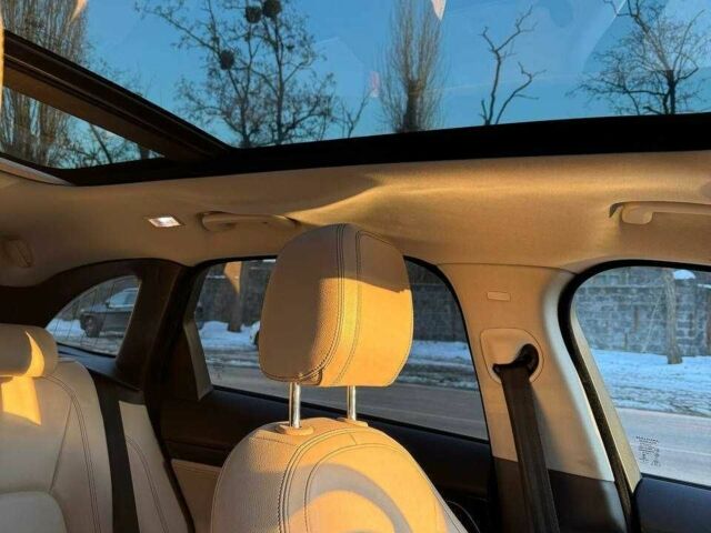 Зелений Ягуар Ф-Пейс, об'ємом двигуна 2 л та пробігом 147 тис. км за 25500 $, фото 6 на Automoto.ua