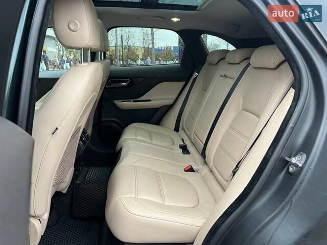 Зеленый Ягуар Ф-Пейс, объемом двигателя 2 л и пробегом 115 тыс. км за 22990 $, фото 10 на Automoto.ua