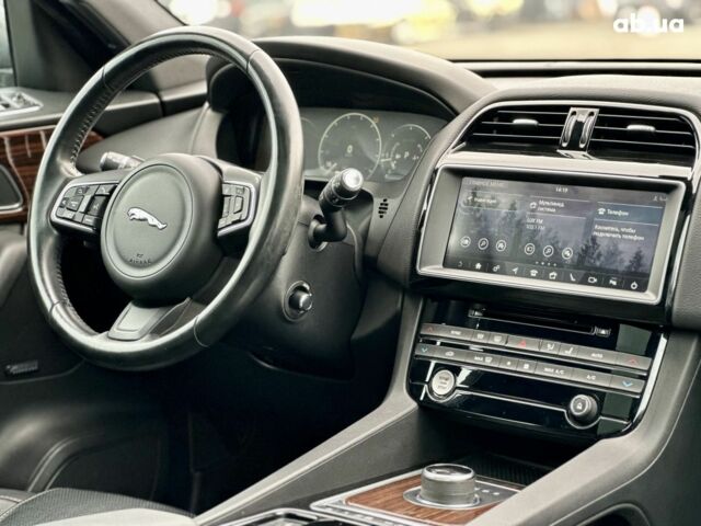 Зеленый Ягуар Ф-Пейс, объемом двигателя 2 л и пробегом 131 тыс. км за 18700 $, фото 16 на Automoto.ua