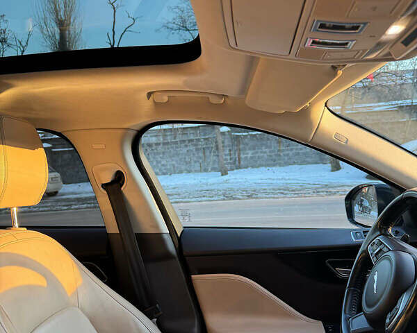 Зеленый Ягуар Ф-Пейс, объемом двигателя 2 л и пробегом 147 тыс. км за 22500 $, фото 10 на Automoto.ua